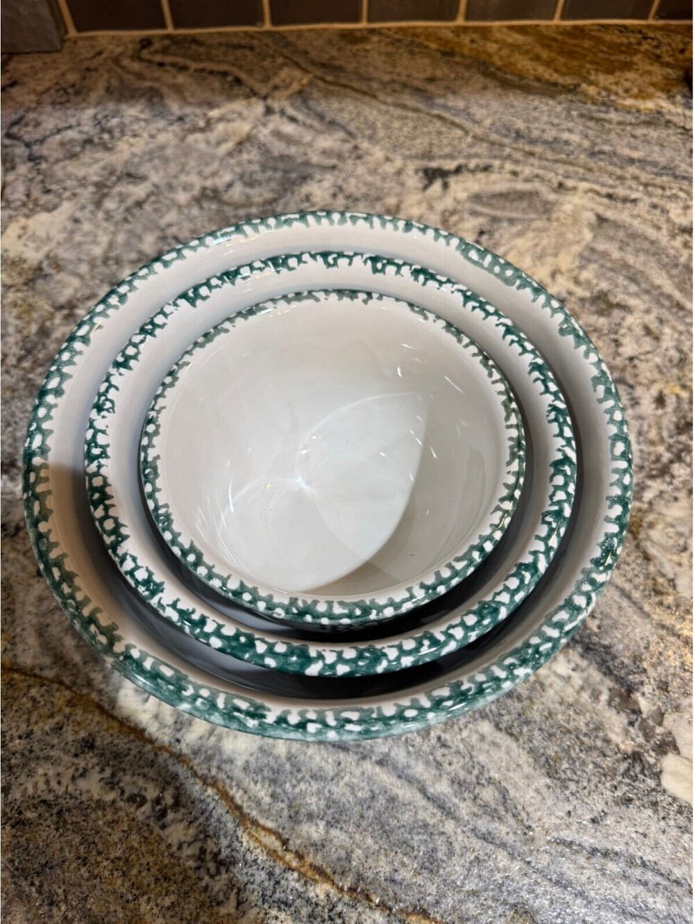 Ceramic Nesting Bowl Set with Green Speckled Pattern and Heart Motif, 3-Piece